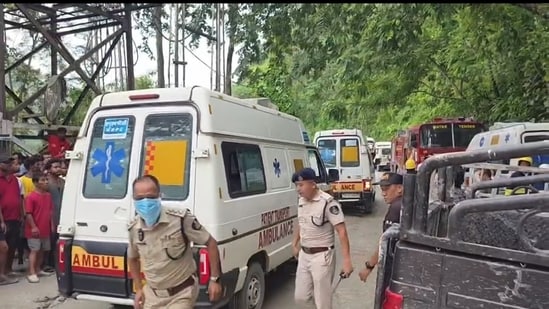 सिक्किम में भूस्खलन: 10 लोगों की मौत, अन्य के तीस्ता जल विद्युत परियोजना सुरंग में फंसे होने की आशंका