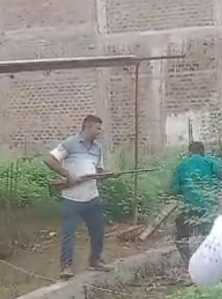 प्लॉट विवाद में शाजापुर SP ऑफिस के ASI ने चलाई 12 बोर की बंदूक, 1 की मौत, 2 गंभीर; Rajgarh पुलिस पर भी तानी राइफल